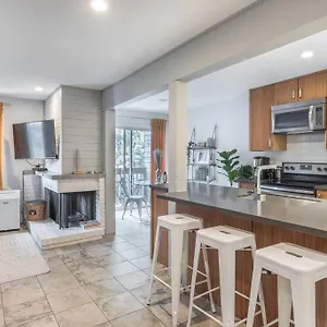 Updated Creekside Studio With Free Parking Apartment Whistler